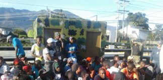 La tarde de este sábado, 21ciudadanos haitianos con estatus migratorio irregular fueron detenidos a bordo de una patana, mientras intentaban ingresar en territorio dominicano. De la cantidad de extranjeros encontrada, 17 eran hombres y cuatro mujeres.