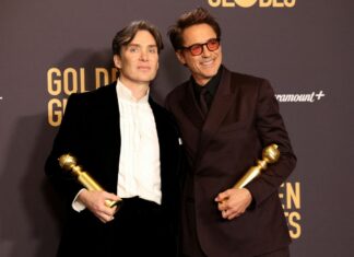 Con cinco Globos de Oro, el filme ‘Oppenheimer’, de Christopher Nolan, salió victorioso de su primer enfrentamiento con la supertaquillera ‘Barbie’, que partía como favorita de la noche, pero que tan solo ganó dos de los nueve premios a los que optaba.