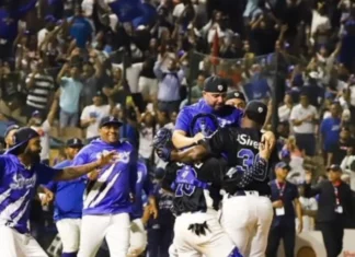 Los Tigres del Licey se colocaron a ley de una victoria para revalidar su título de campeón, tras lograr la noche del jueves su tercera victoria, en esta ocasión por 8-5, sobre las Estrellas Orientales, en el quinto partido de la Serie Final del Torneo de Béisbol Invernal Dominicano.
