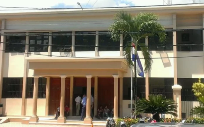 La Fiscalía de la provincia La Altagracia depositó la noche de este lunes en la Oficina del Juzgado de la Instrucción en Servicio de Atención Permanente de esta jurisdicción la acusación formal contra los implicados en la muerte y tortura del niño de ocho años, en Verón Punta Cana.