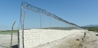 Traficantes de haitianos cortaron y robaron parte de las mallas metálicas colocadas en el muro fronterizo, en la zona de La Vigía en la provincia Dajabón.