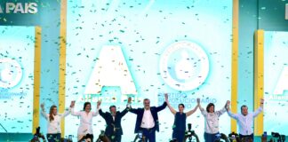 El Partido Alianza País proclamó este domingo al presidente Luis Abinader como su candidato presidencial para las elecciones de este año 2024, tras un acuerdo para la senaduría del Distrito Nacional con el presidente de esa organización, Guillermo Moreno.