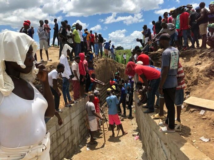 Haitianos reciben donación de 15 mil dólares para construcción de canal Haitianos de la diócesis de Brooklyn-Queens de Estados Unidos donaron 15 mil dólares para que civiles de Juana Méndez continúen con la construcción del canal de riego que busca desviar las aguas del río Masacre.
