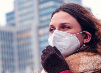 OMS insta a volver a mascarillas y a vacunarse contra el covid-19 Debido a la creciente incidencia del covid-19 en el mundo, es necesario continuar con el uso de mascarillas y la vacunación, afirmó el director general de la Organización Mundial de la Salud (OMS), Tedros Adhanom Ghebreyesus.