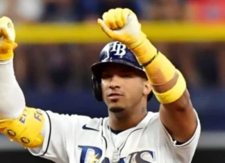 El pelotero Wander Franco pagó mensualidades de 100 mil pesos dominicanos a Martha Vanessa Chevalier Almonte, madre de la adolescente, durante siete meses, para que el jugador sostuviese relaciones íntimas con la menor cuando esta tenía 14 años de edad, según la solicitud de imposición de medida de coerción impuesta por el Ministerio Público (MP).
