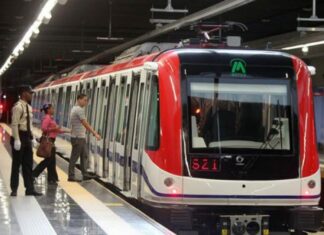 Seguridad del Metro devuelve medio millón de pesos olvidados por pasajera En un acto ejemplar de integridad y honestidad, el raso del Cuerpo Especializado para la Seguridad del Metro y Teleférico (CESMET), Michel Antonio Céspedes, ERD, reportó a sus superiores que encontró en un banco de la estación del Metro, Manuel Arturo Peña Batlle, un bulto que en su interior contenía 517 mil pesos.