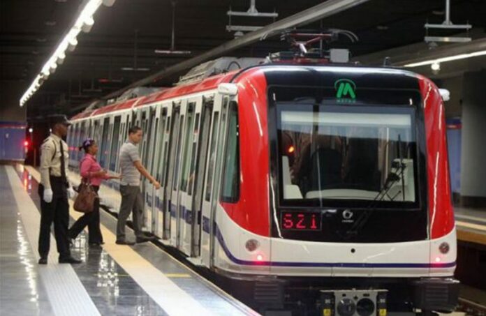 En un acto ejemplar de integridad y honestidad, el raso del Cuerpo Especializado para la Seguridad del Metro y Teleférico (CESMET), Michel Antonio Céspedes, ERD, reportó a sus superiores que encontró en un banco de la estación del Metro, Manuel Arturo Peña Batlle, un bulto que en su interior contenía 517 mil pesos.