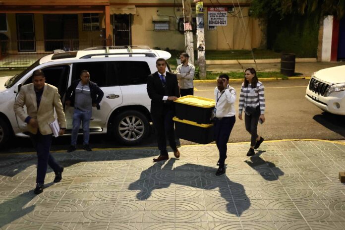 La procuradora fiscal Sourelly Jáquez declaró ante medios de comunicación que en el expediente de solicitud de medida de coerción contra los imputados en la Operación Nido, el Ministerio Público solicita prisión preventiva y la complejidad del caso.