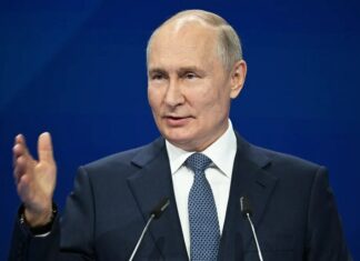 El presidente ruso, Vladímir Putin, ha sido registrado como candidato para los comicios presidenciales del 17 de marzo, en los que se presentará a la reelección para un quinto mandato de seis años al frente del Kremlin, anunció hoy la Comisión Electoral Central (CEC).