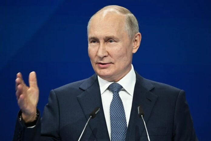 Putin es registrado como candidato presidenciales marzo El presidente ruso, Vladímir Putin, ha sido registrado como candidato para los comicios presidenciales del 17 de marzo, en los que se presentará a la reelección para un quinto mandato de seis años al frente del Kremlin, anunció hoy la Comisión Electoral Central (CEC).