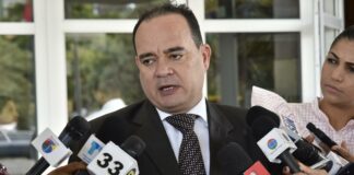 El presidente del Colegio de Abogados de la República Dominicana (CARD), Miguel Surún Hernández, sostuvo junto a otros abogados una pelea con varios militares en el Tribunal Superior Electoral (TSE).