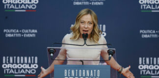 Oposición italiana arremete contra la primera ministra tras el disparo del arma de un diputado