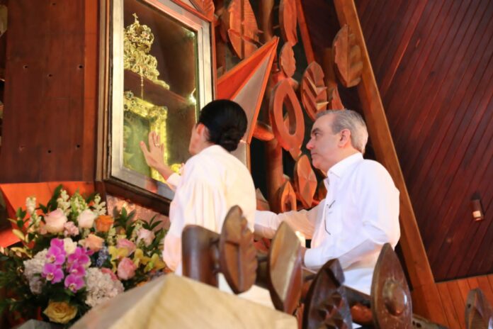 El presidente de la República, Luis Abinader, participó este domingo en la eucaristía de la Virgen de la Altagracia en la Basílica Catedral Nuestra Señora de la Altagracia, en Higüey.