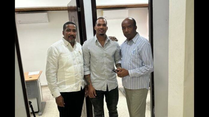 Pelotero Wander Franco acude ante la Fiscalía de Puerto Plata El jugador de Grandes Ligas Wander Samuel Franco Aybar se presentó este lunes 1 de enero ante el Departamento de Violencia de Género de la Fiscalía de Puerto Plata respondiendo al llamado del Ministerio Público que lo investiga por supuestamente sostener una relación con una menor de edad.