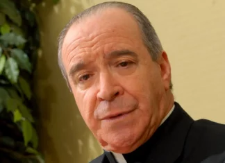 Cardenal López Rodríguez será operado tras caída y ruptura de fémur El cardenal Nicolás de Jesús López Rodríguez será intervenido de manera quirúrgica el viernes próximo a causa de una caída que le generó una ruptura en el fémur. Por lo que el obispo de la Diócesis Nuestra Señora de La Altagracia, Jesús Castro Marte, hizo una plegaria pidiendo por la recuperación del religioso.
