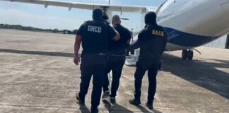 La República Dominicana a través de la Procuraduría General de la República (PGR) y la Dirección Nacional de Control de Drogas (DNCD), entregaron al dominicano Alberto de la Cruz Gil, bajo los cargos de tráfico internacional de drogas y otros delitos.