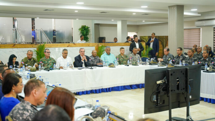 El presidente Luis Abinader, encabeza este lunes la reunión de seguimiento al Plan de la Seguridad Ciudadana, encuentro que se celebra en el Club de Oficiales de la Policía Nacional.