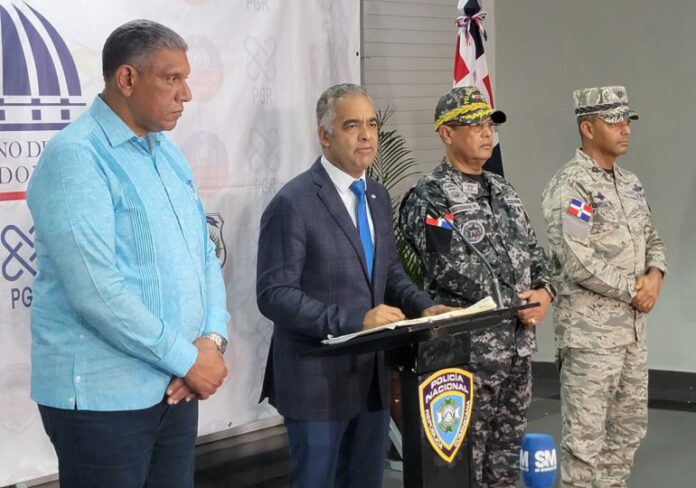 Policía Militar Electoral garantizó la paz y seguridad en elecciones municipales, informó Joel Santos El ministro de la Presidencia, Joel Santos, aseguró que la Policía Militar Electoral garantizó el bienestar y la paz de la sociedad dominicana, durante las elecciones municipales del pasado domingo. “Felicitar a toda la Policía Militar por el trabajo realizado durante el proceso que culminó el pasado domingo. Hay que resaltar que el objetivo de preservar la seguridad, pues fue alcanzada”, dijo.