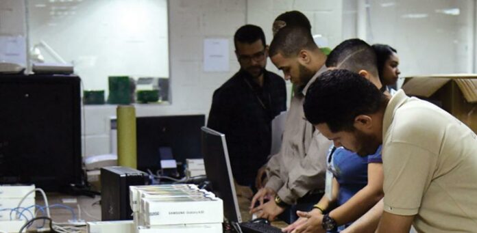 JCE establece protocolo para emisión de boletines si fallan equipos durante elecciones La Junta Central Electoral (JCE) estableció el protocolo para el uso excepcional de relaciones de votación de contingencia por si fallan los equipos de Digitalización, Escaneo y Transmisión de resultados (EDET) que se utilizarán en las elecciones ordinarias generales 2024.