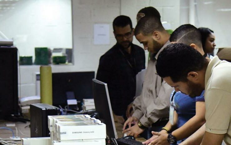 JCE establece protocolo para emisión de boletines si fallan equipos durante elecciones La Junta Central Electoral (JCE) estableció el protocolo para el uso excepcional de relaciones de votación de contingencia por si fallan los equipos de Digitalización, Escaneo y Transmisión de resultados (EDET) que se utilizarán en las elecciones ordinarias generales 2024.
