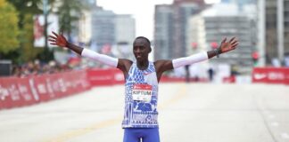 El poseedor del récord del mundo de maratón, Kelvin Kiptum, y su entrenador Gervais Hakizimana fallecieron en un accidente de coche al oeste de Kenia que dejó también a un tercer pasajero herido, informó la policía este domingo.