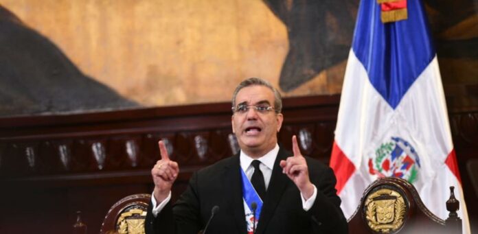 El vocero del bloque de diputados del Partido de la Liberación ( PLD), Luis Henríquez, anunció hoy que El bloque parlamentario de los partidos de la Liberación Dominicana y Revolucionario Dominicana que integran la oposición en el Congreso Nacional, anunciaron que sus miembros en pleno, no asistirán al salón de la Asamblea Nacional desde donde el presidente Luis Abinader pronunciara el discurso de rendición de cuentas, este martes 27 de febrero.