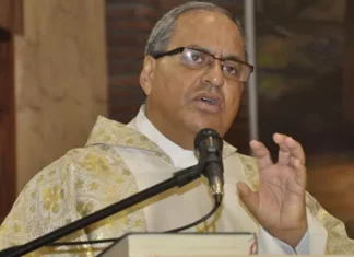 Monseñor Benito Ángeles investigado por presunta agresión sexual, según medio español El obispo auxiliar de Santo Domingo, Ramón Benito Ángeles Fernández, está siendo investigado por el Vaticano por presunta agresión sexual a una menor de edad, según el medio español InfoVaticana.