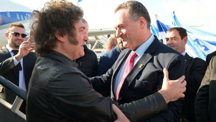 Milei llega a Israel: "Mi plan es mudar la embajada a Jerusalén occidental" El presidente de Argentina, Javier Milei, dijo este martes nada más aterrizar en el aeropuerto internacional de Ben Gurion en Tel Aviv que su plan "es mudar la embajada argentina a Jerusalén".