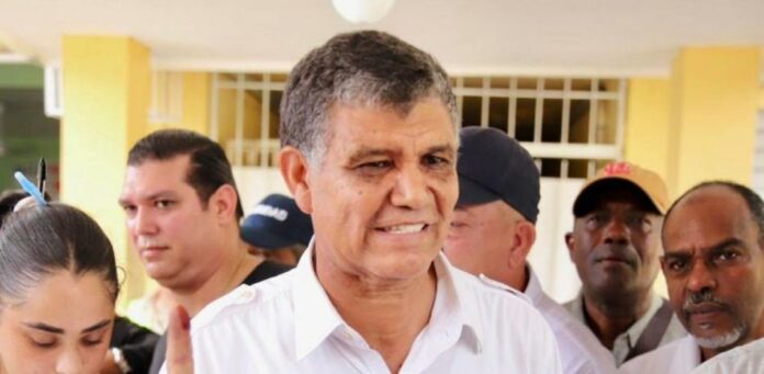 Tras ganar las elecciones municipales en Santo Domingo Oeste por el Partido Revolucionario Moderno (PRM) con un 68.78%, Francisco Antonio Peña Tavarez, vuelve a liderar dicha alcaldía por cuarta vez.