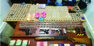Mediante múltiples allanamientos en distintos sectores, miembros de diferentes departamentos de la Policía Nacional en Santiago apresaron a 3 personas y ocuparon drogas, armas de fuego, dinero en efectivo, celulares, documentos y motocicletas.