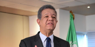 El candidato presidencial del partido Fuerza del Pueblo (FP), Leonel Fernández, criticó ayer el discurso de rendición de cuentas del presidente de la República, Luis Abinader. En un mensaje colgado en sus redes sociales, el exmandatario aseguró que el ingreso de los dominicanos no les da ni para cubrir el 70% de la canasta básica familiar, instando a Abinader a tomar más medidas a favor del pueblo dominicano.