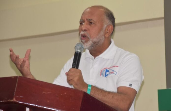 “Creemos que el presidente se quemó en esta materia”, dijo el presidente de la Asociación Dominicana de Profesores (ADP), Eduardo Hidalgo, al hacer una evaluación del discurso de rendición de cuentas y presentación de las memorias de las instituciones públicas ante el Congreso Nacional.