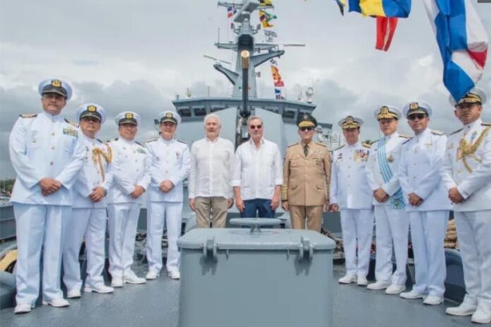 El señor presidente de la República, Luis Abinader Corona, abordó y recorrió las instalaciones del Buque ¨Patrullera Oceánica OPV ARC Victoria» de la Armada de la República de Colombia, anclado en el puerto de Sans Soucí y cuya tripulación visita el país, en ocasión del 180 Aniversario de la Independencia dominicana.