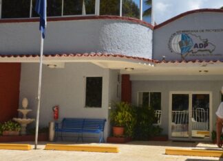 La Asociación Dominicana de Profesores (ADP) amenazó este viernes con paralizar la docencia por 48 horas en Santiago durante la primera semana de marzo si desde el Ministerio de Educación no les dan respuestas satisfactorias a los problemas que afectan el actual año escolar en la provincia.