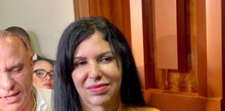 El juez de la segunda sala penal de la Suprema Corte de Justicia, reenvío para el 15 de marzo el juicio que se le sigue a la diputada de La Vega, Rosa Amalia Pilarte. Sobre el tema el representante legal de la legisladora del Partido Revolucionario Moderno (PRM), expresó que no importa el tiempo que se tome el proceso legal, su defendida saldrá descargada de las imputaciones que hace el Ministerio Público porque demostrarán su inocencia en los tribunales.