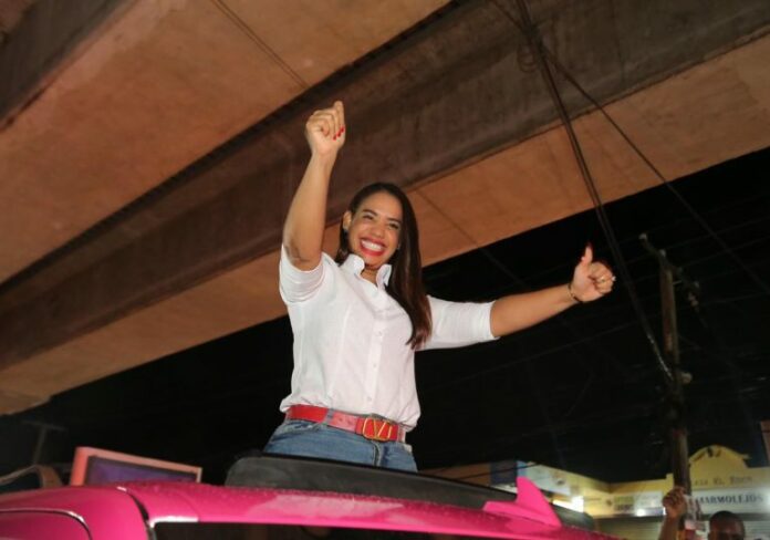 Betty Gerónimo se convierte en la primera alcaldesa de SDN