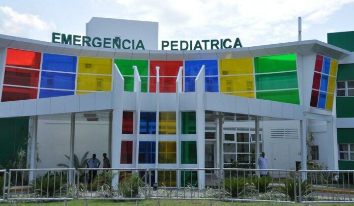 Cancelan a la directora del hospital infantil Arturo Grullón La directora del hospital infantil universitario doctor Arturo Grullón, Mirna López confirmó que fue cancelada la mañana de este viernes, sin que se diera ninguna justificación.