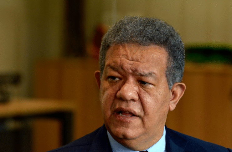 FP y PLD se desvinculan de denuncias de sabotaje El presidente y candidato presidencial del partido de la Fuerza del Pueblo (FP), Leonel Fernández, y el Partido de la Liberación Dominicana (PLD), a través de su secretario de asuntos jurídicos, José Dantes, declararon ayer en sendas entrevistas que no avalan las denuncias que presentaron ante la Junta Central Electoral (JCE) y la Procuraduría General de la República (PGR) sobre un supuesto sabotaje a las elecciones municipales.