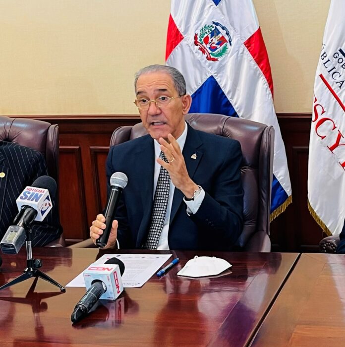 El ministro de Educación Superior Ciencia y Tecnología, Franklyn García Fermín, mostró este jueves su preocupación por el insistente flagelo que representa la venta de drogas a las afueras de los recintos universitarios. El ministro de Educación Superior Ciencia y Tecnología, Franklyn García Fermín, mostró este jueves su preocupación por el insistente flagelo que representa la venta de drogas a las afueras de los recintos universitarios.