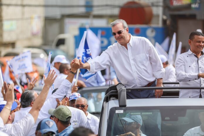Conozca el itinerario de los candidatos presidenciales este fin de semana El presidente y candidato presidencial del PRM, Luis Abinader, viajará este viernes a la provincia Sánchez Ramírez, para participar en una marcha caravana a las 3:00 de la tarde en apoyo al candidato a alcalde de Fantino, Damían Rafael Núñez. Asimismo, realizará un marcha caravana con el candidato a alcalde de Angelina, Pedro Reyes (Ñapo).