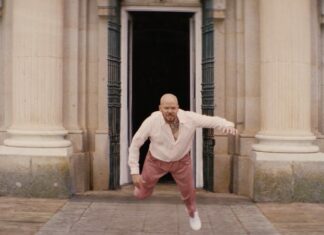 Residente estrena “313”, una oda a la vida Después de su gran éxito en el Festival de Cine de Sundance 2024, debutando como actor principal en la película independiente de Alessandra Lacorazza "In the Summers", que se llevó el premio del gran jurado en el festival, René Pérez Joglar, conocido como Residente, lanza esta nueva obra musical con un impresionante corte cinematográfico.