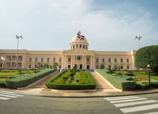 Abinader emite decreto para garantizar la racionalización del gasto público