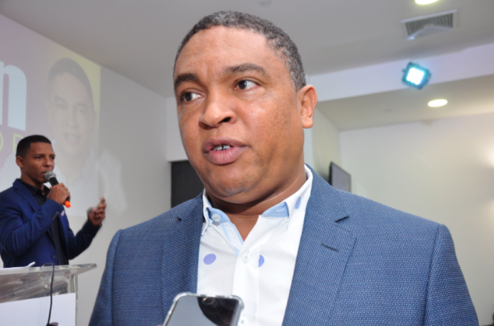 Oposición desmiente que no vaya a participar en rendición de cuentas El vocero del bloque de senadores del Partido de la Liberación Dominicana (PLD), Yván Lorenzo, desmintió el hecho de que la oposición no participará en la rendición de cuentas del presidente Luis Abinader, tal como se había rumorado de que estos se retirarían de la Asamblea Nacional antes de la alocución.
