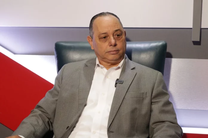 El excandidato a la Alcaldía en el municipio Santo Domingo Este (SDE) por el partido Fuerza del Pueblo, Julio Romero, reveló a través de su cuenta de X que el pasado domingo, día de las elecciones municipales, había planes de asesinarlo.