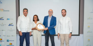 Cayo Levantado Resort, el primer hotel de lujo de Grupo Piñero, ha sido galardonado con el ‘Premio a la Sostenibilidad Turística Empresarial de Samaná’, en su primera edición, consolidando el compromiso continuo de la empresa en impulsar el desarrollo y la prosperidad de la provincia de Samaná, posicionándola como un destino sostenible y eco-amigable.