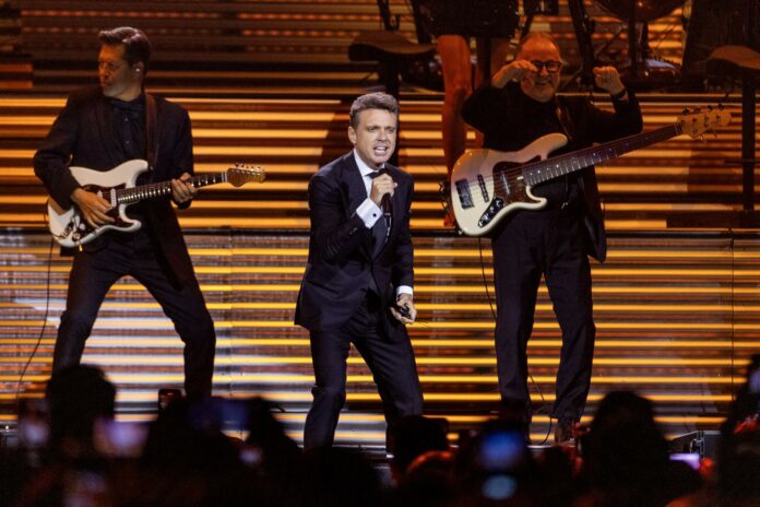 La reacción de Luis Miguel con fan que fue tres días seguidos a su concierto