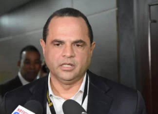El delegado de la Fuerza del Pueblo (FP) ante la Junta Central Electoral (JCE), Manuel Crespo, condenó este miércoles la conducta que han venido asumiendo algunos legisladores de su partido a quienes acusa de estar celebra la fiesta del Partido Revolucionario Moderno (PRM).