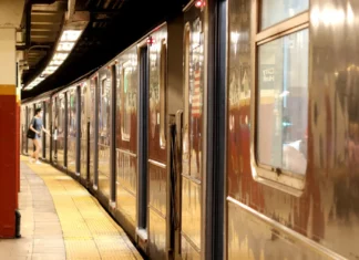 Al menos una persona ha muerto y cinco han resultado heridas en un tiroteo que ha tenido lugar en una estación de metro en el distrito del Bronx de la ciudad estadounidense de Nueva York.
