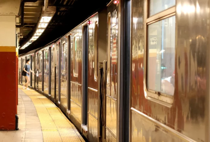 Al menos una persona ha muerto y cinco han resultado heridas en un tiroteo que ha tenido lugar en una estación de metro en el distrito del Bronx de la ciudad estadounidense de Nueva York.