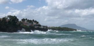 Pocas lluvias y fuerte oleaje dominan el clima este lunes